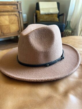 Tan Wide Brim Felt Fedora Hat Black Faux Leather Band Boho Western